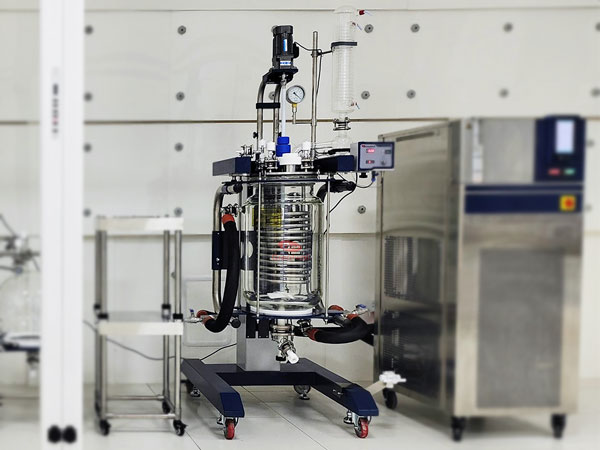 加装不锈钢盘管反应釜